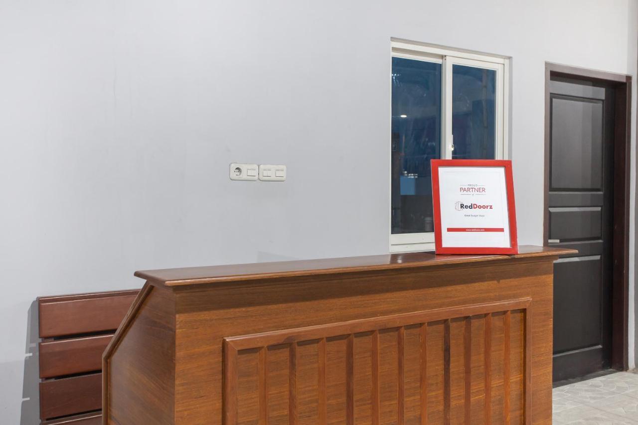 Reddoorz Near Universitas Wijaya Kusuma Surabaya Exterior photo