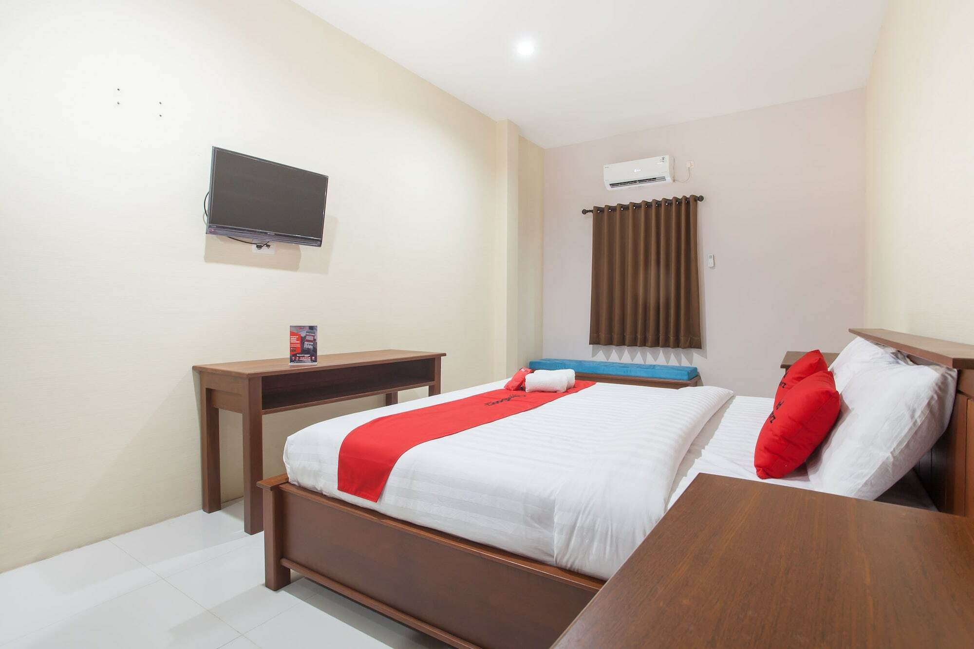 Reddoorz Near Universitas Wijaya Kusuma Surabaya Exterior photo